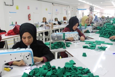 İlçede Kurulan Tekstil Atölyesi Kadınlara İş Kapısı Oldu