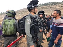 YAHUDI - İsrail Güçleri Filistinlilerin Cuma Namazı Kılmasını Engellemeye Çalıştı