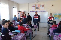 KARS VALİLİĞİ - Jandarma Köy Okulunda Öğrencilerle Buluştu