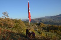 Köyünün En Tepesinde Türk Bayrağı Dikti Haberi