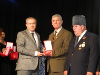 TÜRKÇE ÖĞRETMENI - Lüleburgaz Kıbrıs Gazilerine Madalyaları Verildi