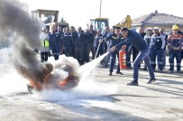 MAMAK BELEDIYESI - Mamak Belediyesinden Çalışanlarına Yangın Tatbikatı