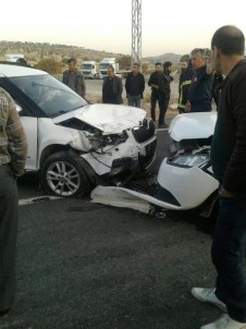 Mardin'de İki Araç Çarpıştı Açıklaması 1'İ Ağır 5 Yaralı