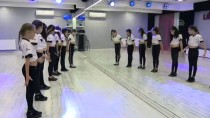 ABDULLAH AVCı - Minik Dansçılar Ve Babaları Yeteneklerini Almanya'da Sergileyecek