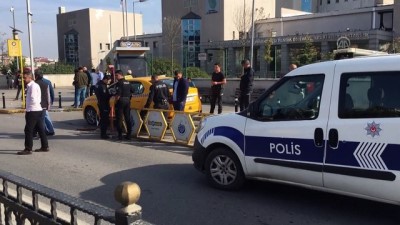 Pendik'te Taksici, Aracına Binen Yolcu Tarafından Silahla Yaralandı