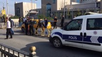 ARAFAT - Pendik'te Taksici, Aracına Binen Yolcu Tarafından Silahla Yaralandı