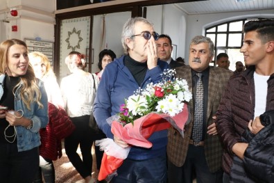 Ünlü Oyuncu Selçuk Yöntem Yıllar Sonra İlkokulunu Ziyaret Etti