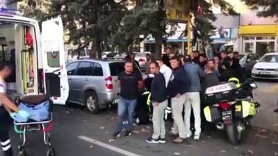 Ankara'da Topun Peşinden Caddeye Çıkan Çocuğa Otomobil Çarptı