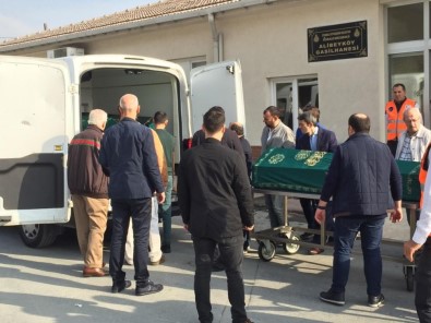 Bakırköy'de Siyanürle Ölen Ailenin Cenazeleri Gasilhaneden Alındı