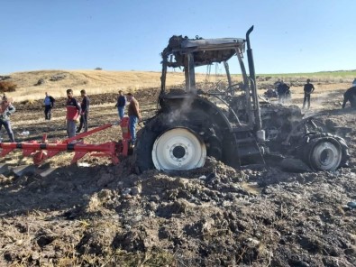 Elazığ'da Yanan Traktör Kullanılamaz Hale Geldi