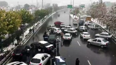 İran'da Benzin Zammı Protestolarında Bir Kişi Öldü