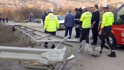 Karabük'te Otomobil Bariyere Çarptı Açıklaması 3 Ölü, 2 Yaralı