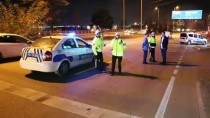POLİS MEMURU - Karabük'te Otomobilin Çarptığı Kadın Yaralandı