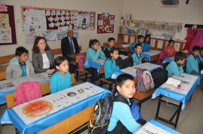 Kaymakam Özdemir, Mehmetli'de Okulları Ziyaret Etti