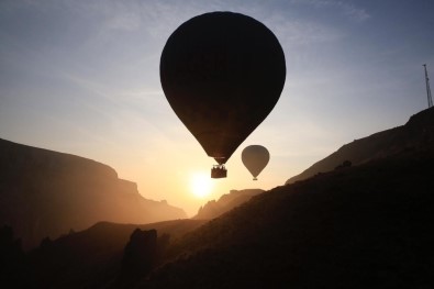 Kayseri'de Sıcak Hava Balonları Gökyüzüyle Buluştu