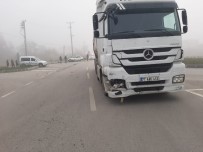 MUSTAFA SELAHATTIN ÇETINTAŞ - Osmaneli'nde Tır Hafif Ticari Araca Çarptı Açıklaması 1 Yaralı