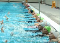 BEL FITIĞI - Antalyalı Kadınlar, Havuzda Jimnastik İle Form Tutuyor