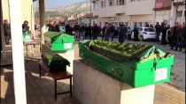 ÖLENLERİN YAKINLARI - Karabük'teki Kazada Ölen Aynı Aileden 4 Kişinin Cenazeleri Burdur'da Toprağa Verildi
