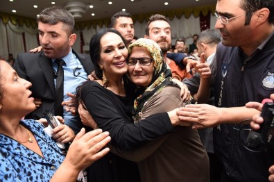 Tarsus'ta Türkan Şoray İzdihamı