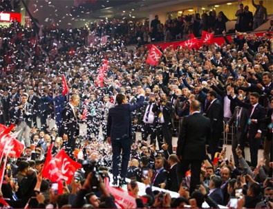 Yeniden Refah Partisi’nin kongresinde dikkat çeken karşılama! Salonda ‘Mücahid Erbakan’ sloganları