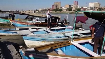 Bağdat'ta Gösteriler Nedeniyle Köprülerin Kapalı Olması Vatandaşları Teknelere Yöneltti