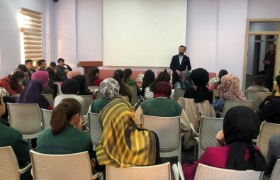 Baro Başkanı Aktürk, Otlukbeli'de Öğrencilerle Biraraya Geldi