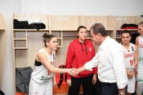 KADIN BASKETBOL TAKIMI - Başkan Seçer, Türkiye-Litvanya Maçı Coşkusuna Ortak Oldu