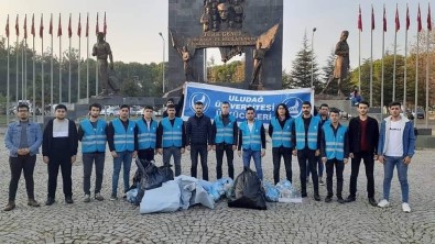 Bursa Ülkü Ocaklarından Temizlik Kampanyası