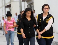 Çaldıkları Altınları Takınca Yakalandılar