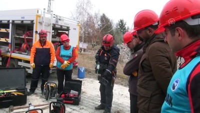 Kars'ta AFAD Gönüllüleri Ve Ekiplerinin Yaptığı Deprem Tatbikatı Gerçeğini Aratmadı