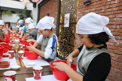 (Özel) Minikler Bilgisayar Oyunu Yerine Hamur Yoğurup, Pizza Yaptı