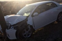 KAYABAĞLAR - Siirt'te Otomobil İle Traktör Çarpıştı Açıklaması 2 Yaralı