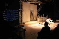 DIYALOG - Türkiye'de İlk Kez İngilizce Alt Yazılı Oyun Sahnelendi