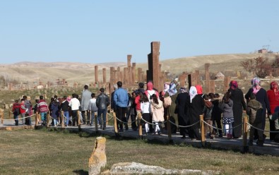 Ahlatlı Öğrenciler Ara Tatilde Tarihi Mekanları Geziyor