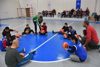 Akhisarlı Özel Çocuklara Basketbol Eğitimi