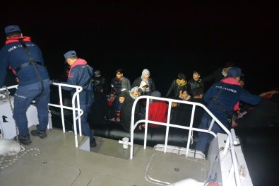 Ayvalık'ta 49 Düzensiz Göçmen Sahil Güvenlik'ten Kaçamadı