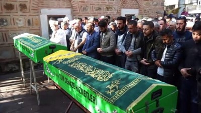 Çorum'daki Kazada Ölen Müezzin İle Eşinin Cenazeleri Balıkesir'de Toprağa Verildi