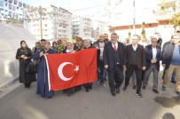 İSVIÇRE - Gurbetçilerden HDP Önünde Evlat Nöbeti Tutan Ailelere Anlamlı Ziyaret