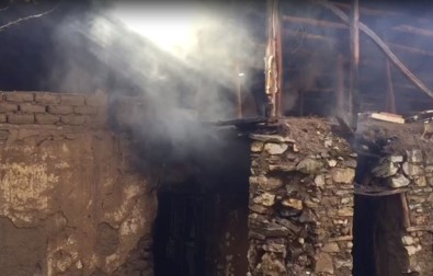 Keban'da Boş Ev Yandı