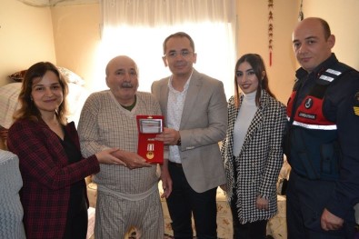 Kıbrıs Gazisine Madalyası Takdim Edildi