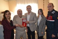 DENIZ PIŞKIN - Kıbrıs Gazisine Madalyası Takdim Edildi