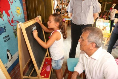 'Kitap Okuyan Çocuklar Oyun Kitaplığı' Türkiye'ye Örnek Oldu