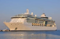 Kuşadası'na Dev Kruvaziyer 2 Bin 255 Yolcu Getirdi