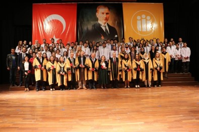 Malatya'da Eczacı Adayları Beyaz Önlüklerini Törenle Giydi