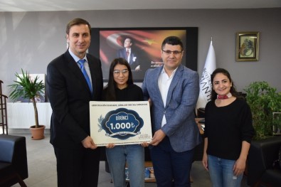 Şair Karakoç'un Şiirlerini Okuyan Öğrenciler Ödüllendirildi