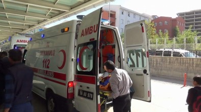 Siirt'te Minibüs Şarampole Yuvarlandı Açıklaması 4 Yaralı