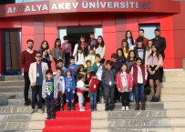ÜSTÜN YETENEKLİ ÇOCUKLAR - Türkiye'nin Yarınlarına Işık Olan Üstün Yetenekli Çocuklar AKEV'de Buluştu