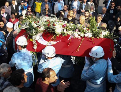 Usta oyuncu Yıldız Kenter son yolculuğuna uğurlandı