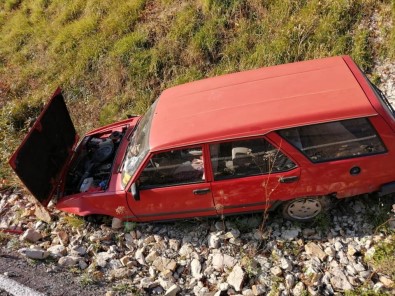 Yoldan Çıkan Otomobil Şarampole Yuvarlandı Açıklaması 1 Yaralı