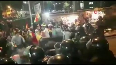 Bolivya'da Göstericiler Hükümet Binasına Girmeye Çalıştı